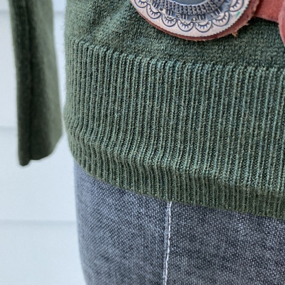 Military Classic Army Green High Cuff women’s turtleneck - Picture 4 of 7